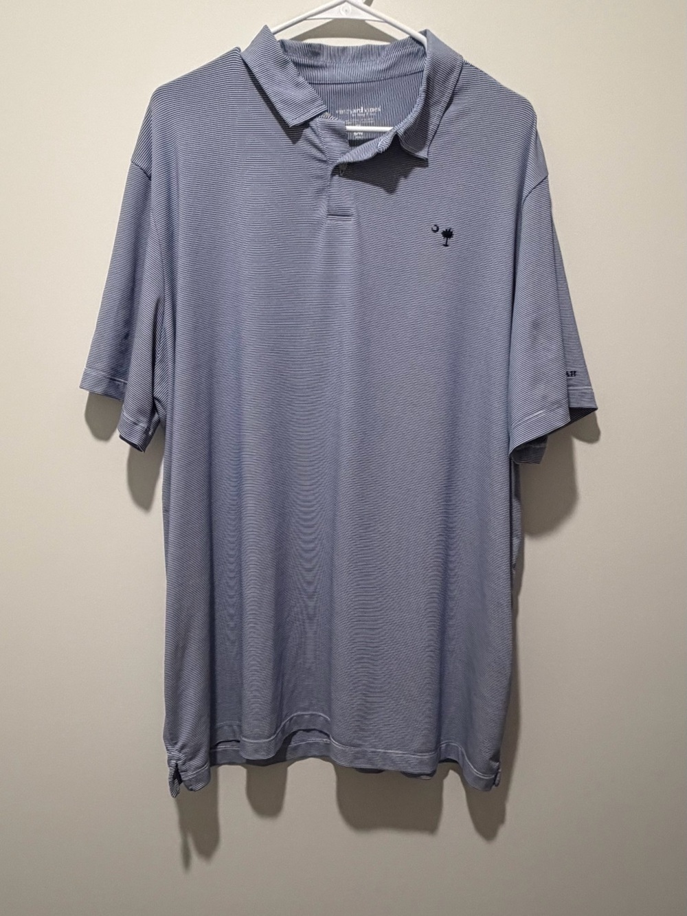 Vineyard Vines Men's Blue and white striped  golf Polo